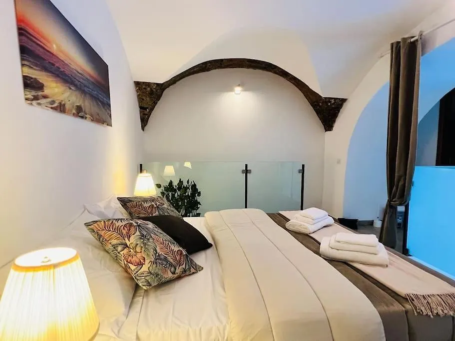 Lucrezia'S Home Catania Italy